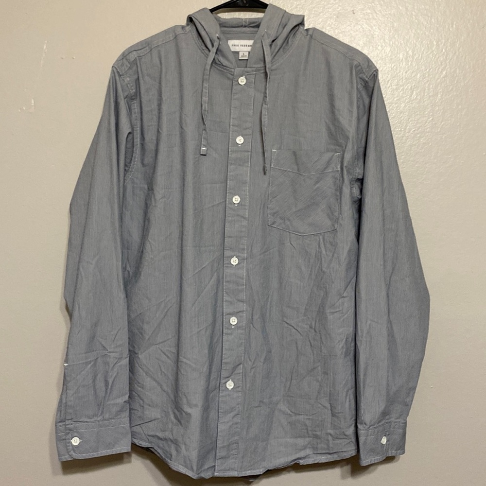 Free Assembly men Bottom up shirt size Large long sleeve hooded gray and white